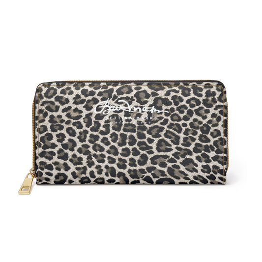 Snow Leopard Zipper Wallet for Women - Chic and Functional Clutch